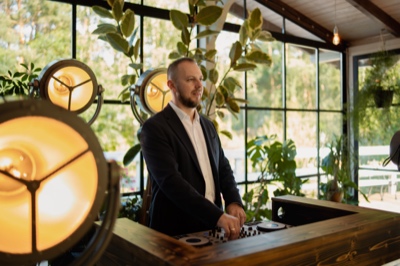 Energia na parkiecie DJ Adamski na weselu